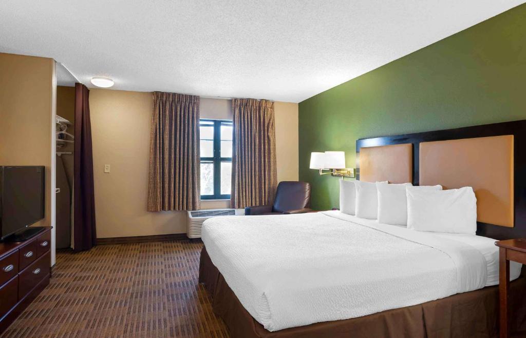 Guest room with two beds