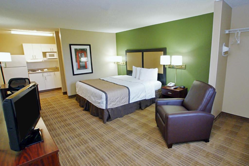 Furnished studio suite
