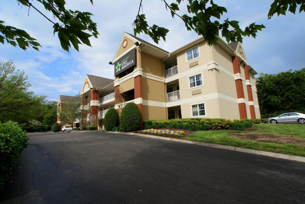 Hotel exterior from driveway